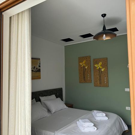 Vila Onhezmi Sarandë Exteriör bild