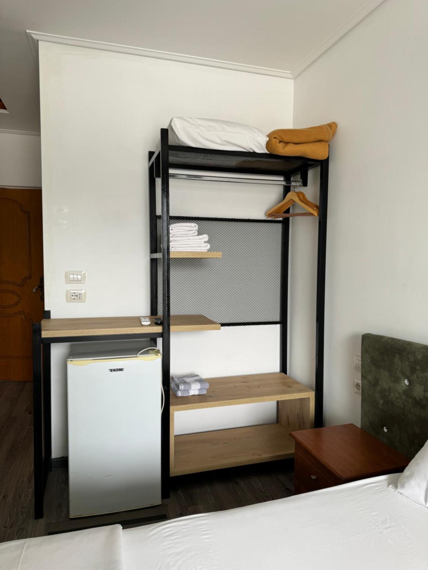 Vila Onhezmi Sarandë Exteriör bild