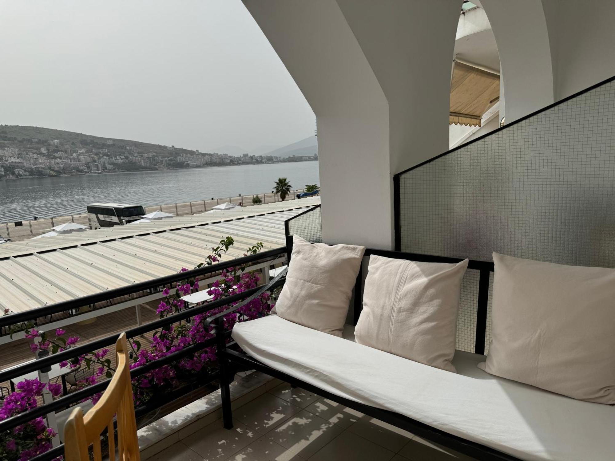 Vila Onhezmi Sarandë Exteriör bild