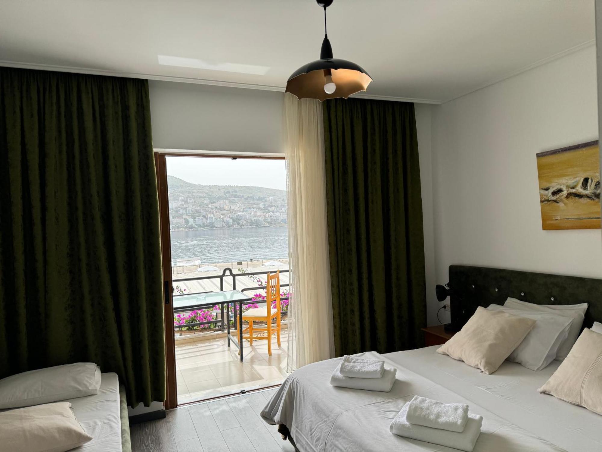 Vila Onhezmi Sarandë Exteriör bild