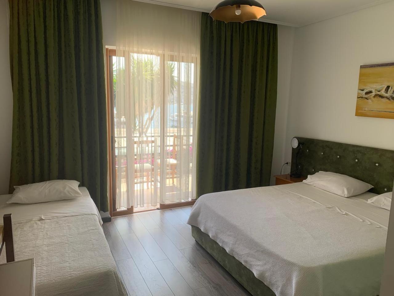 Vila Onhezmi Sarandë Exteriör bild
