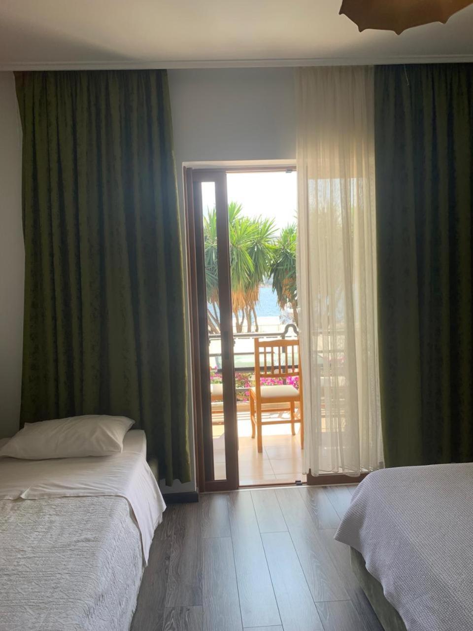 Vila Onhezmi Sarandë Exteriör bild