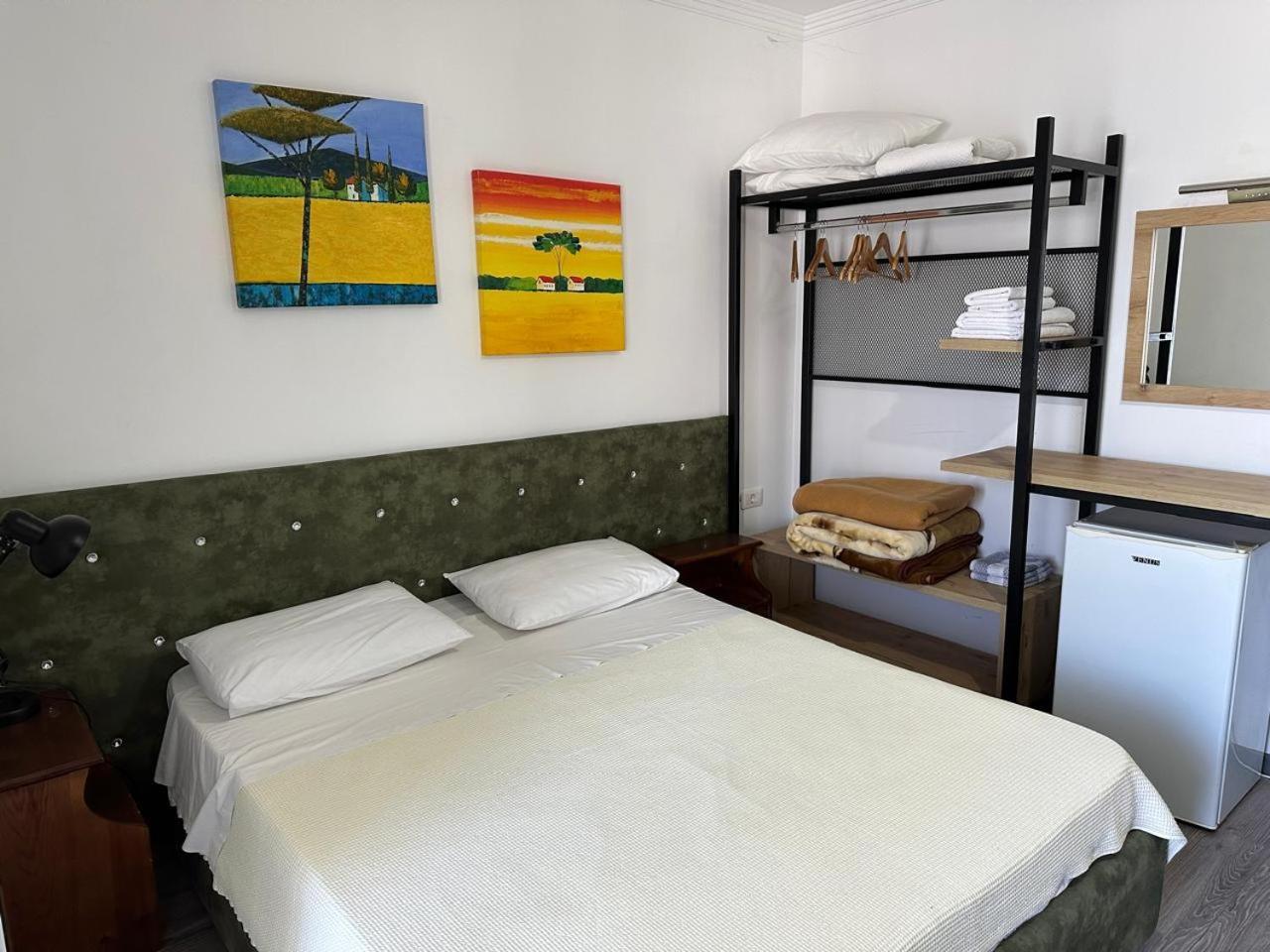 Vila Onhezmi Sarandë Exteriör bild