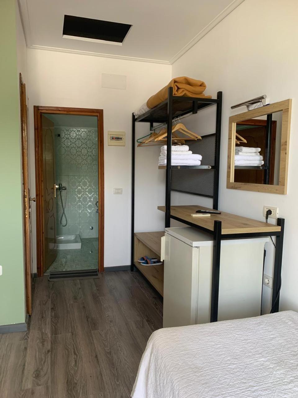 Vila Onhezmi Sarandë Exteriör bild